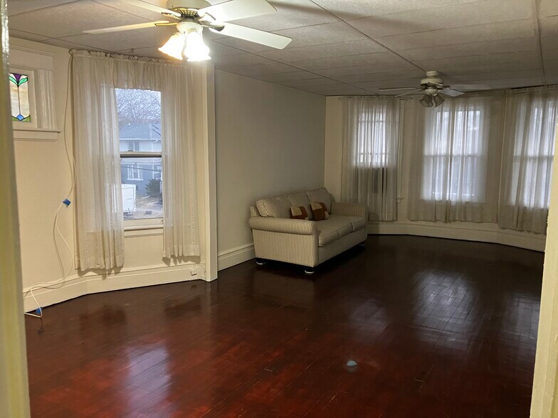 LIVING/DINING ROOM - 13 Grubb St