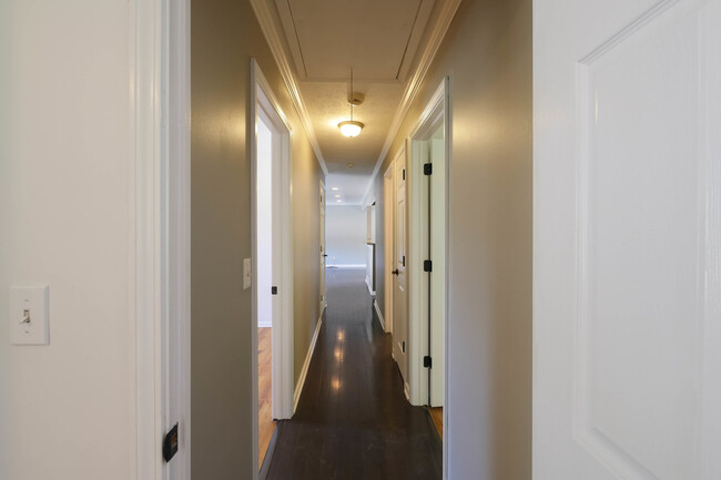 Building Photo - Renovated Singe Family Bi-Level near South...