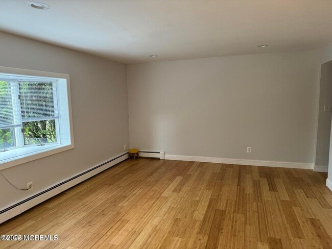 Building Photo - 405 Glenn Rd