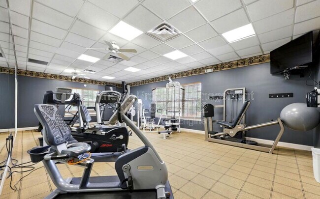 Building Photo - 330 N Shore Cir