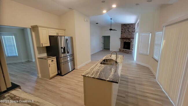 Building Photo - 1209 Bonaventure Dr
