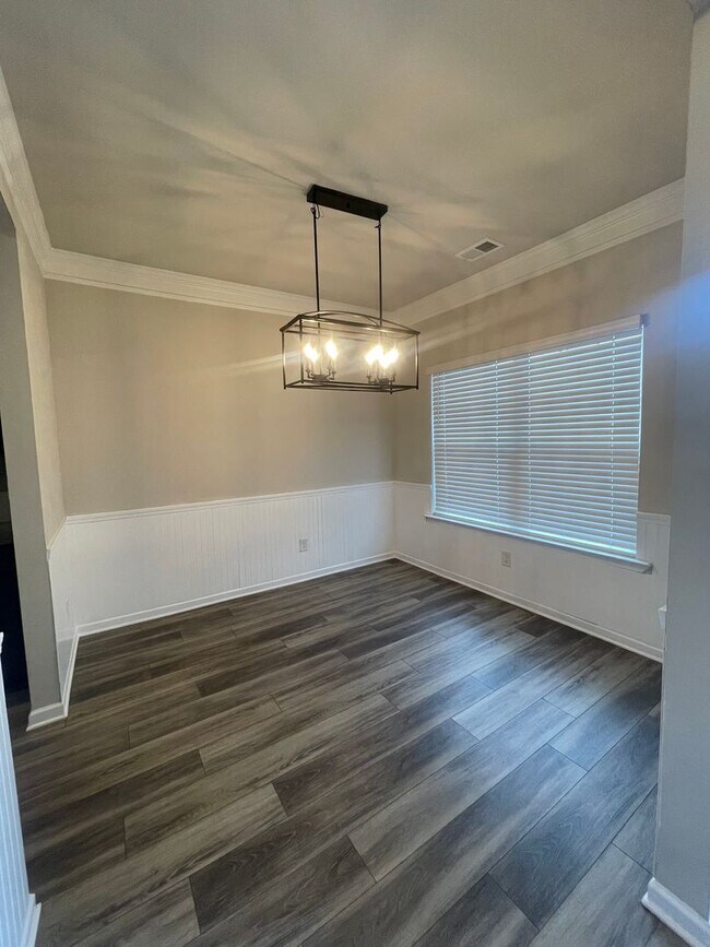 Building Photo - Beautiful Home in Gated Community with Pre...