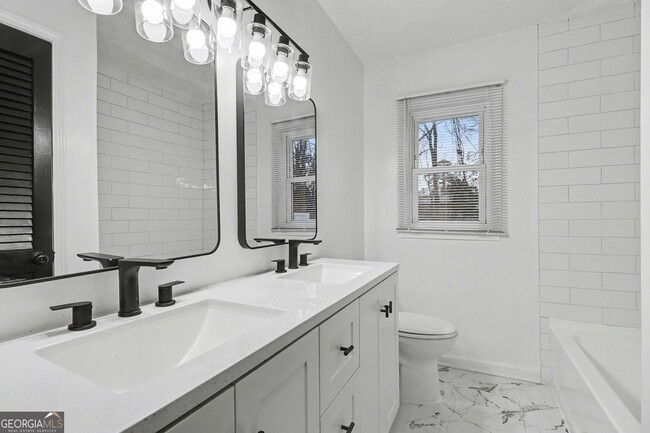 Building Photo - 2160 Dowdell Dr