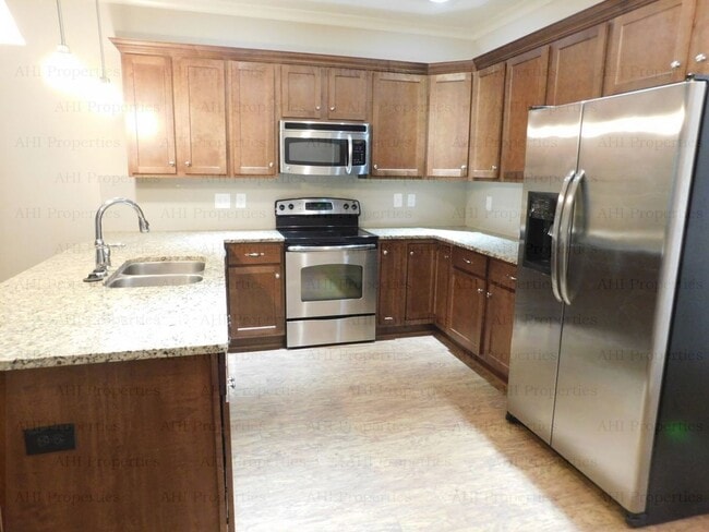Building Photo - 4675 Cotswold Ln