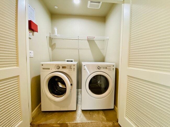 Building Photo - $2,250 DeWolf & Barstow, 3 Bedroom - Joy Dr, Clovis / Community Pool