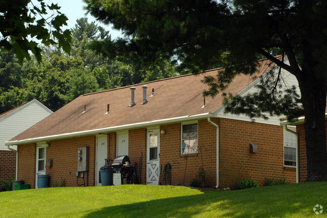 Building Photo - Brooke Estates