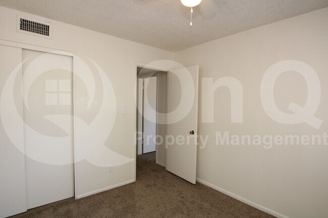 Building Photo - 4227 N 68th Dr