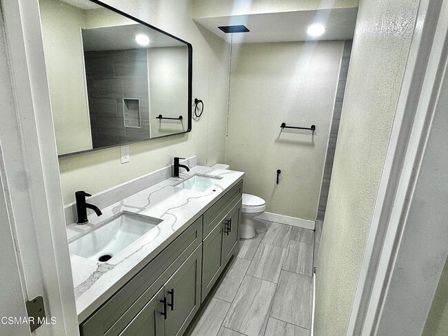 Building Photo - 2535 N Phyllis St