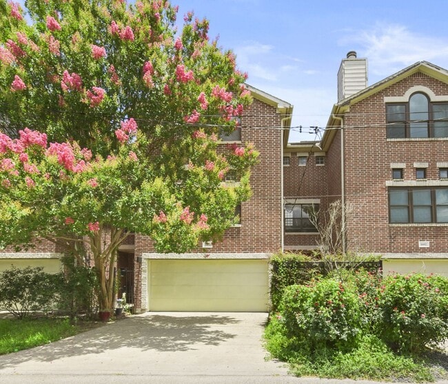 Building Photo - Stunning Rice Military Rental – Gated, Spa...