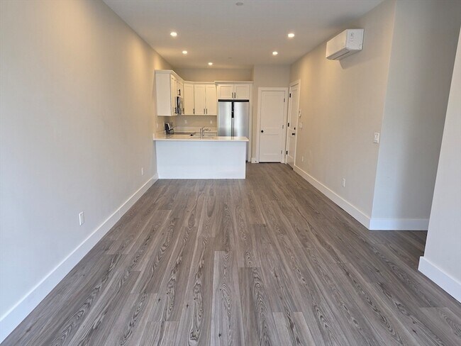 Building Photo - 64 Tolman St