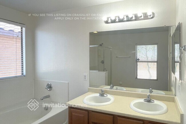 Building Photo - 7811 S 63rd Dr