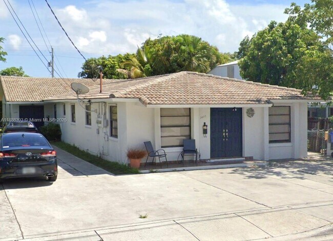 Primary Photo - 2460 SW 16th St
