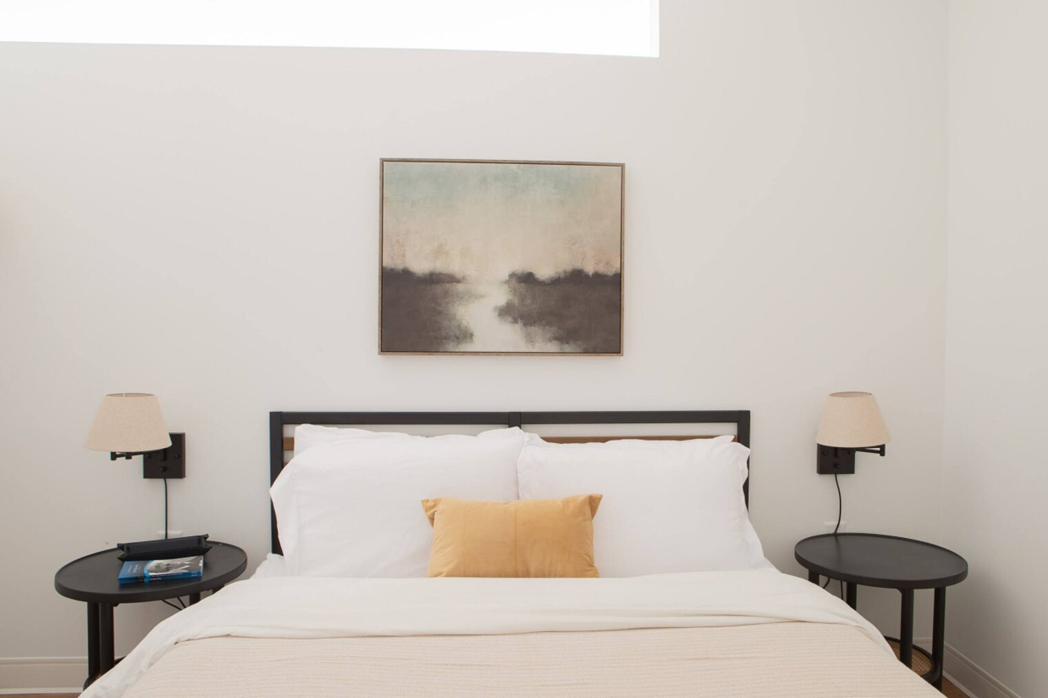 Building Photo - 1237 N Van Buren St