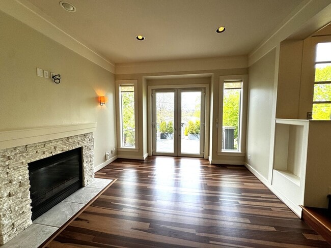Building Photo - 4bd/4.5ba Seattle House