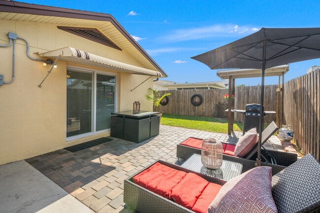 Building Photo - 7021 Sonata Dr