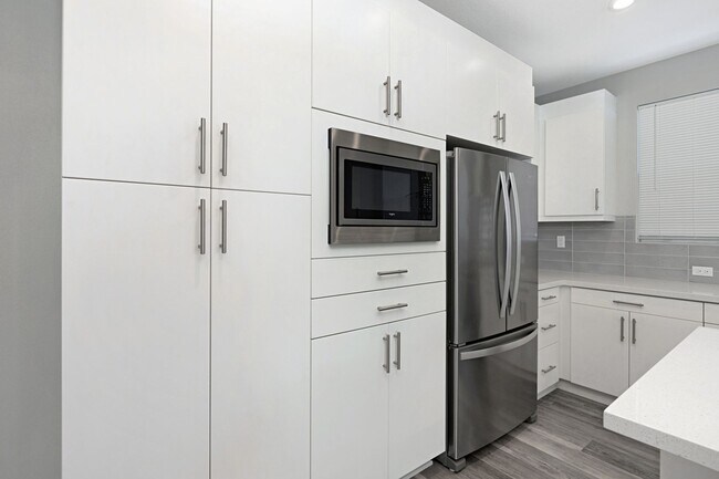 Building Photo - Stunning & Spacious - 3BD/2.5BA Townhome - Resort Style Living! Smart Home! Roof Deck w/ Expansiv...