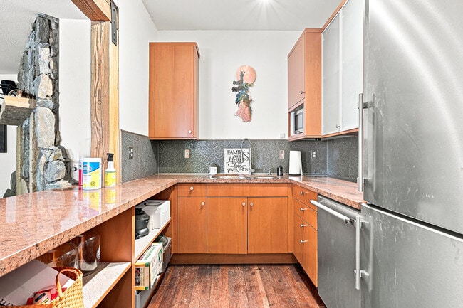 Building Photo - 551 Aspen Dr
