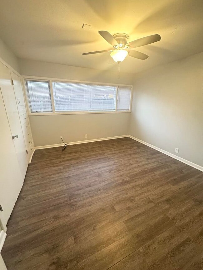 Building Photo - 1111 N Carrizo St