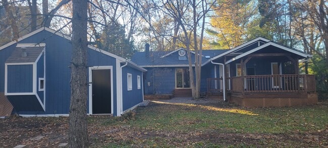 Building Photo - 6921 Clarendon Hills Rd