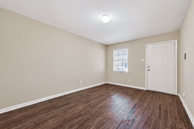 Building Photo - 3927 Prudence Dr