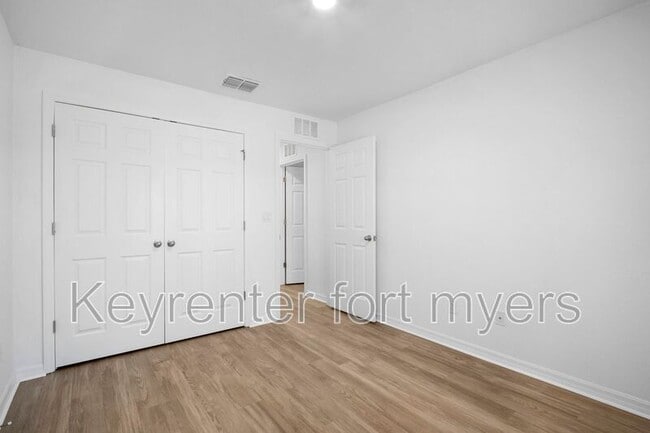 Building Photo - 341 Reeves St