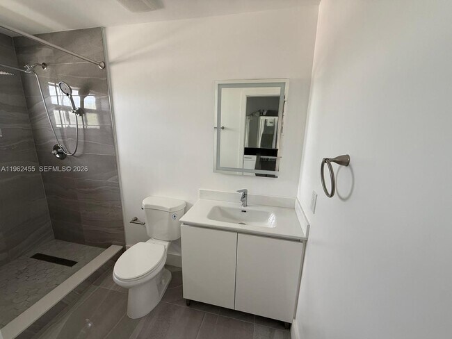 Building Photo - 948 E 47th St