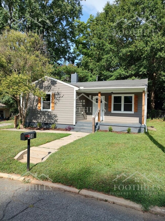 Primary Photo - 4-Bedroom House off N Main St