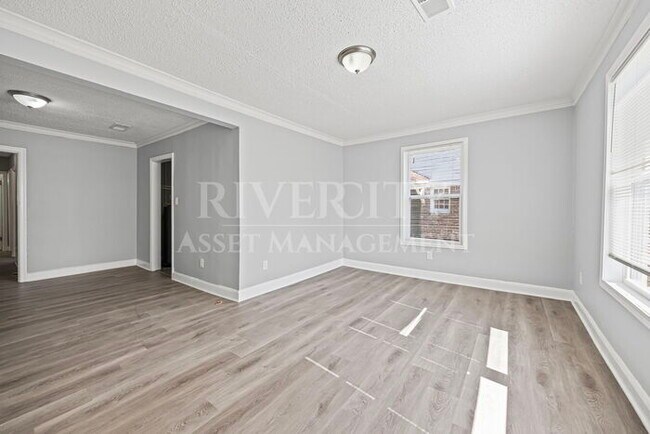 Building Photo - A Must SEE 4-Bedroom / 2-Full Bathroom!!!!...