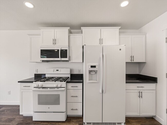 Building Photo - 98 E Harmony Ct