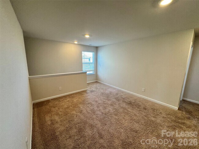 Building Photo - 2011 Weddington Pointe Dr