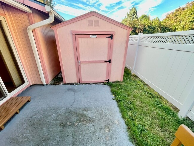Building Photo - Beautiful 2bd/1bath South Tabor Home with ...