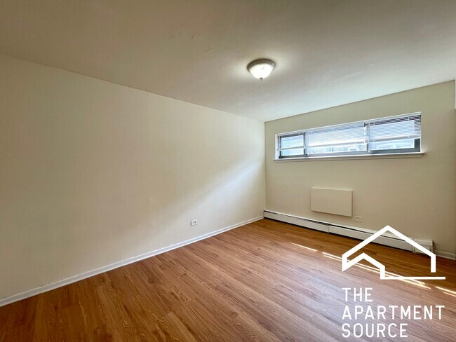 Building Photo - 6002 N Kenmore Ave