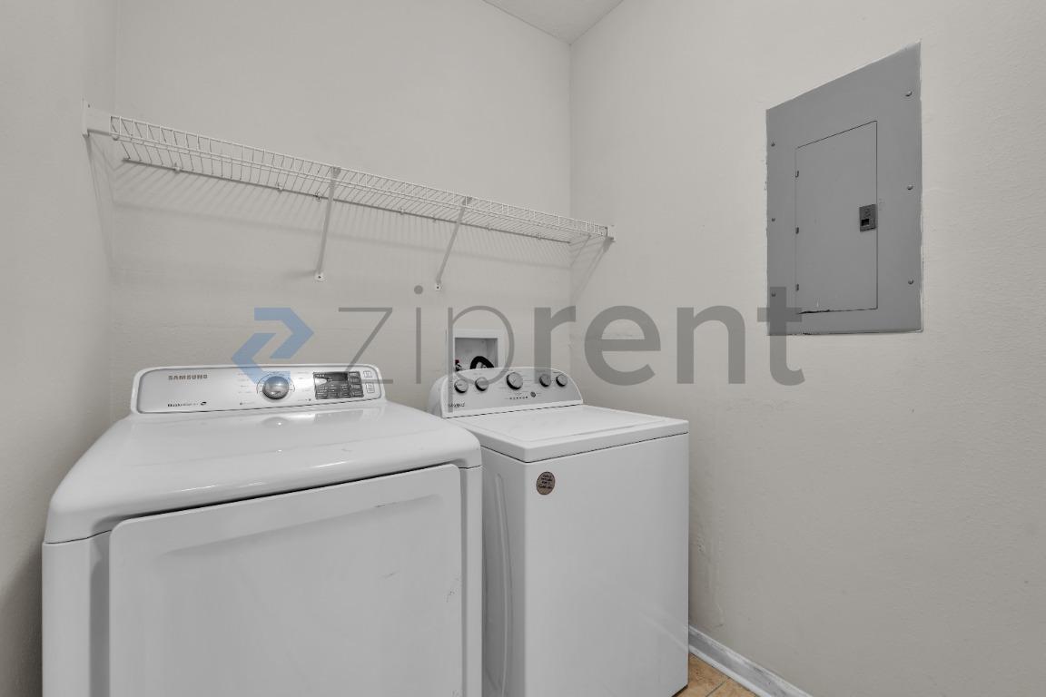 Building Photo - 17942 Villa Creek Dr