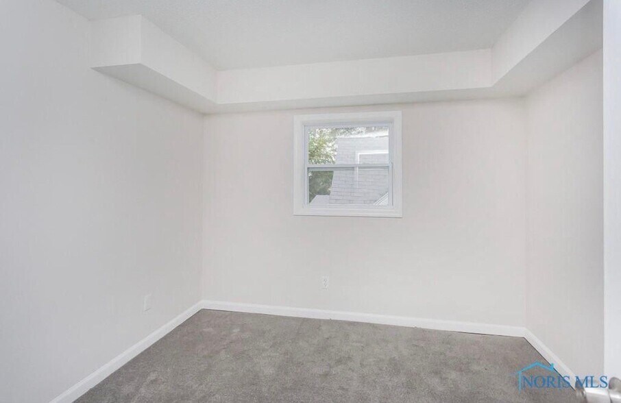 Building Photo - 421 E Streicher St