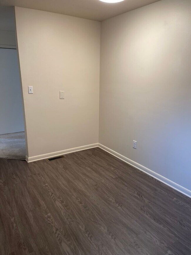 Building Photo - 105 Foxfire Dr