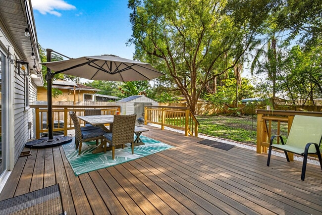 Building Photo - 1317 E Diana St