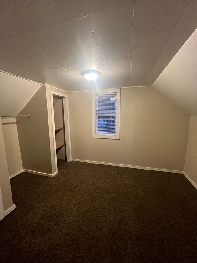 Building Photo - Spacious 4 Bedroom Hamilton, MI