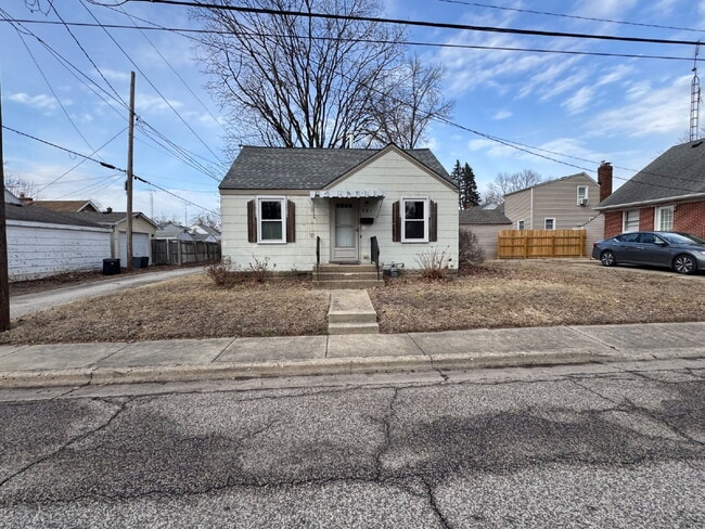 Building Photo - Small in Size, Big on Charm – Updated 1 Bed Home on East Oberlin!