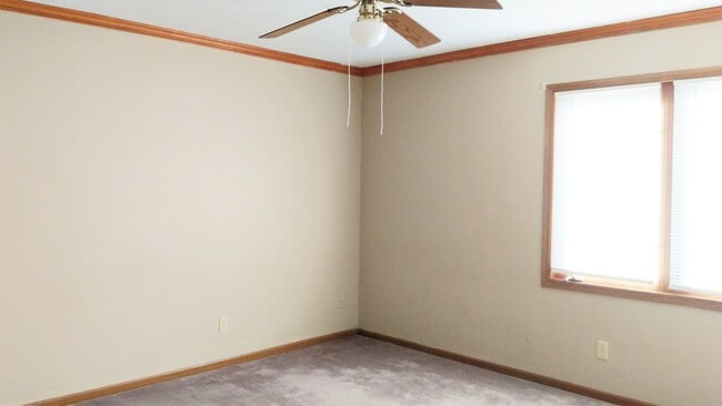 Building Photo - 296 Wintergreen Dr