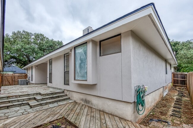 Building Photo - 14823 River Glen N