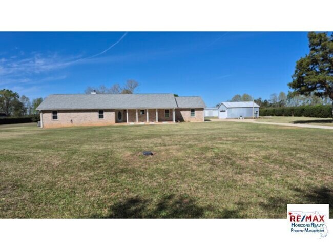 Building Photo - Fabulous rural property in Molino