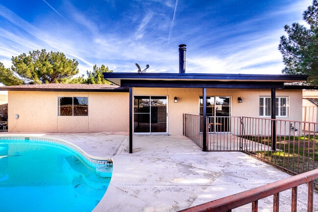 Building Photo - Upper Valley of West El Paso Rental Home