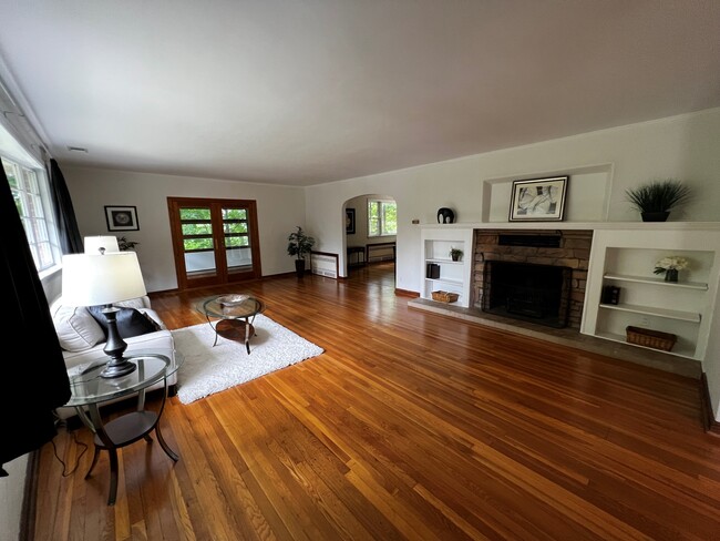 Building Photo - 56 Grandview Pl