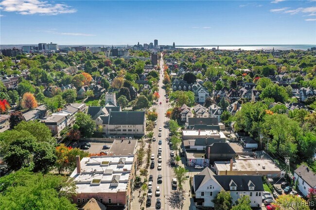 Building Photo - 666 W Ferry St