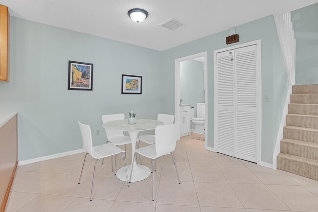 Building Photo - 3201 SE Guinevere Ln