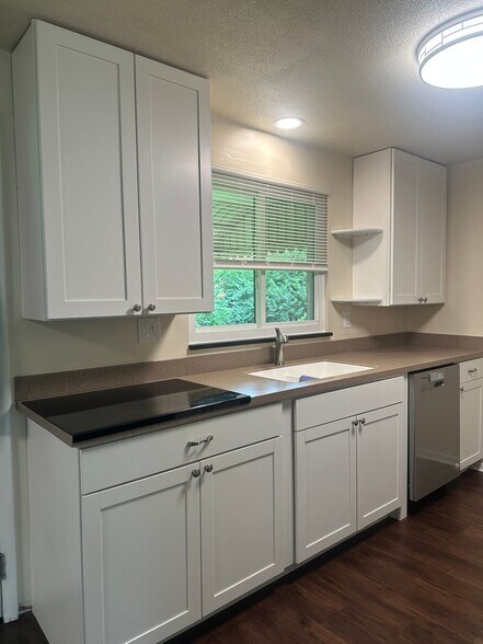 Building Photo - 4055 Royal Oak Dr