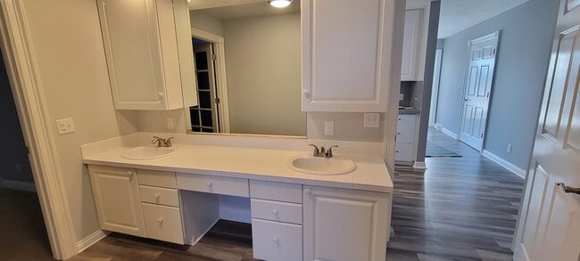 Building Photo - 5106 Meinders Rd