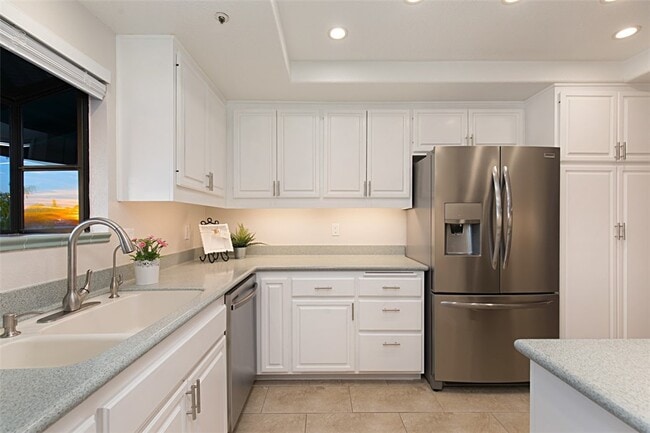 Building Photo - 232 S La Esperanza