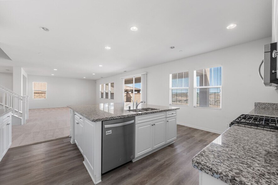 Building Photo - 37317 Paintbrush Dr