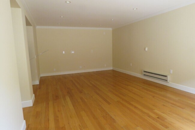 Building Photo - 49 Dellbrook Ave